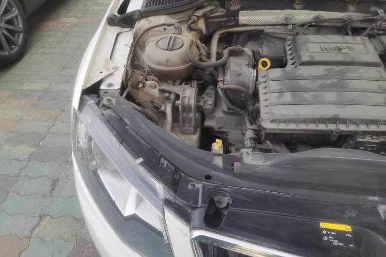 Used Skoda Octavia 2015 1.6L Automatic Yijie Edition Engine Bay Right