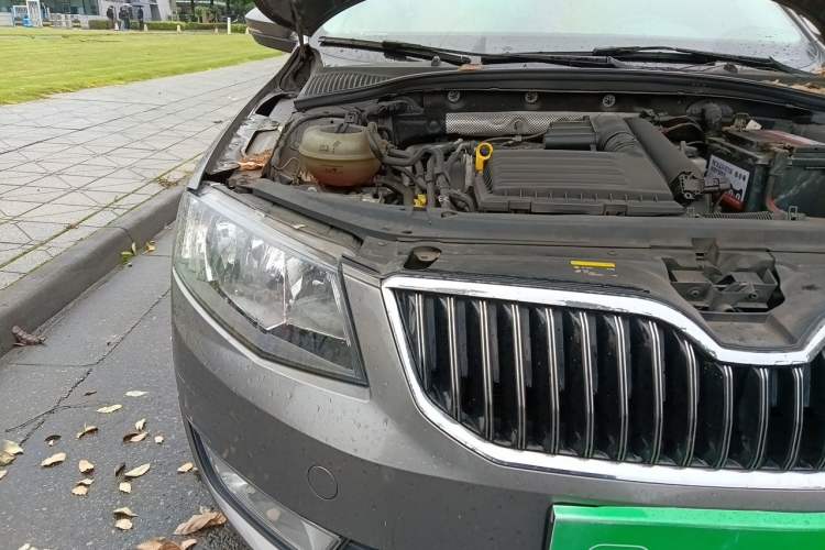 Used Skoda Octavia 2015 1.4TSI DSG Yijun Edition Engine Bay Right