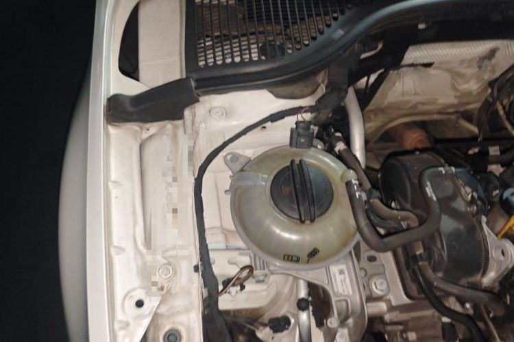 Used Skoda Octavia 2015 1.6L Automatic Yijie Edition Engine Bay Right