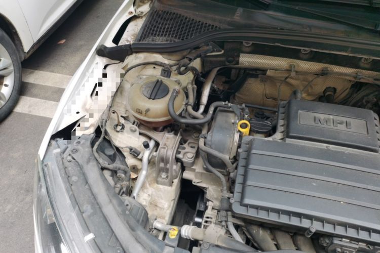 Used Skoda Octavia 2015 1.6L Automatic Yijun Edition Engine Bay Right