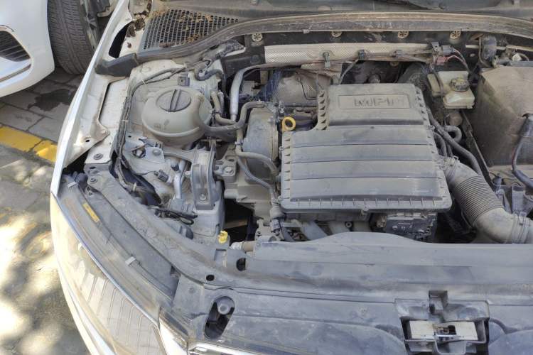 Used Skoda Octavia 2015 1.6L Manual Yijun Edition Engine Bay Right