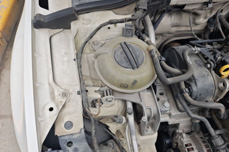 Used Skoda Octavia 2015 1.6L Automatic Yijun Edition Engine Bay Right