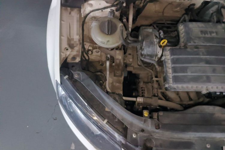 Used Skoda Octavia 2015 1.6L Manual Yijie Edition Engine Bay Right