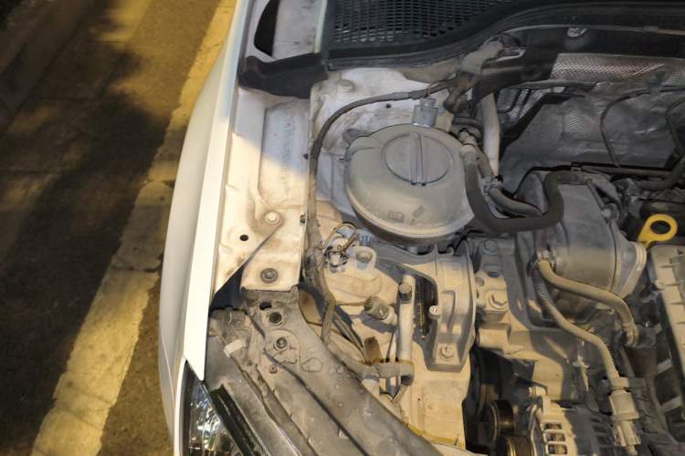 Used Skoda Octavia 2015 1.6L Automatic Yijun Edition Engine Bay Right