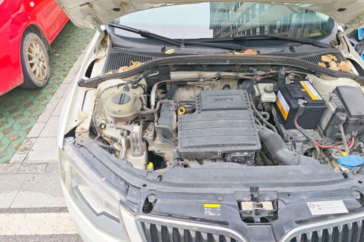 Used Skoda Octavia 2015 1.6L Manual Eado Edition Engine Bay Right