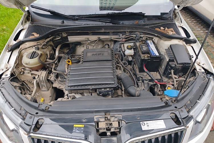 Used Skoda Octavia 2015 1.6L Automatic Yijie Edition Engine Bay
