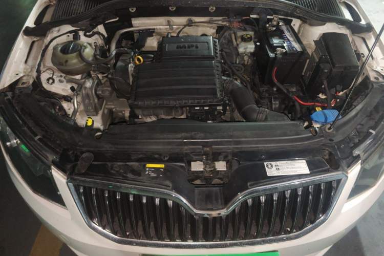 Used Skoda Octavia 2015 1.6L Automatic Yijie Edition Engine Bay