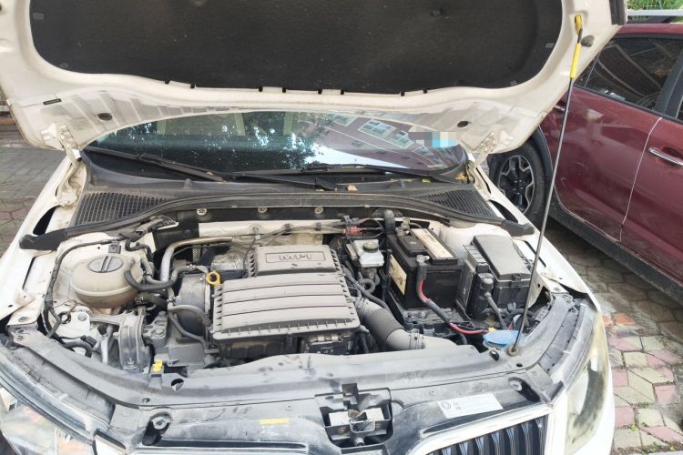 Used Skoda Octavia 2015 1.6L Automatic Yijie Edition Engine Bay