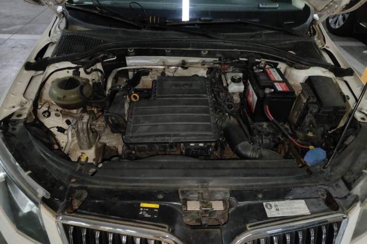 Used Skoda Octavia 2015 1.6L Automatic Yijun Edition Engine Bay