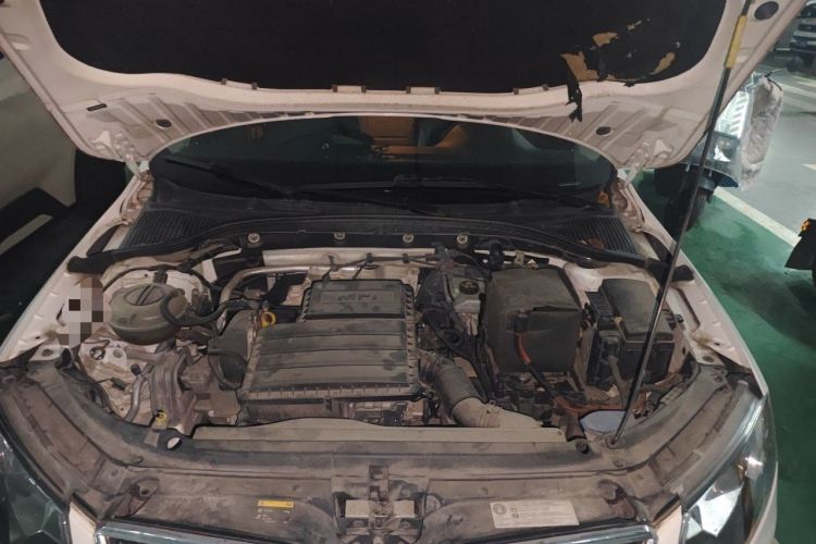 Used Skoda Octavia 2015 1.6L Automatic Yijun Edition Engine Bay
