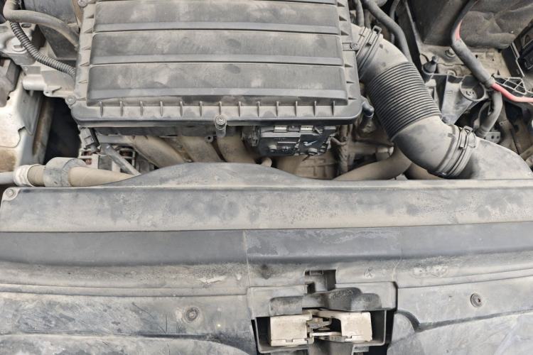 Used Skoda Octavia 2015 1.6L Automatic Yijun Edition Engine Bay