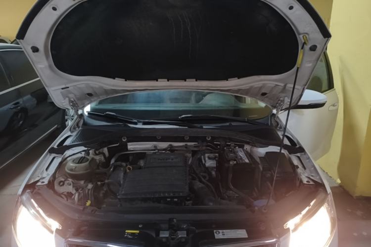 Used Skoda Octavia 2015 1.6L Automatic Yijie Edition Engine Bay