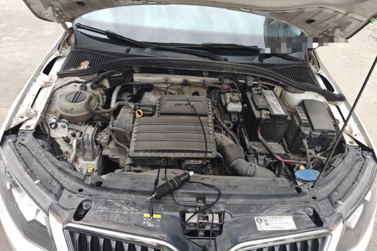 Used Skoda Octavia 2015 1.6L Automatic Yijie Edition Engine Bay