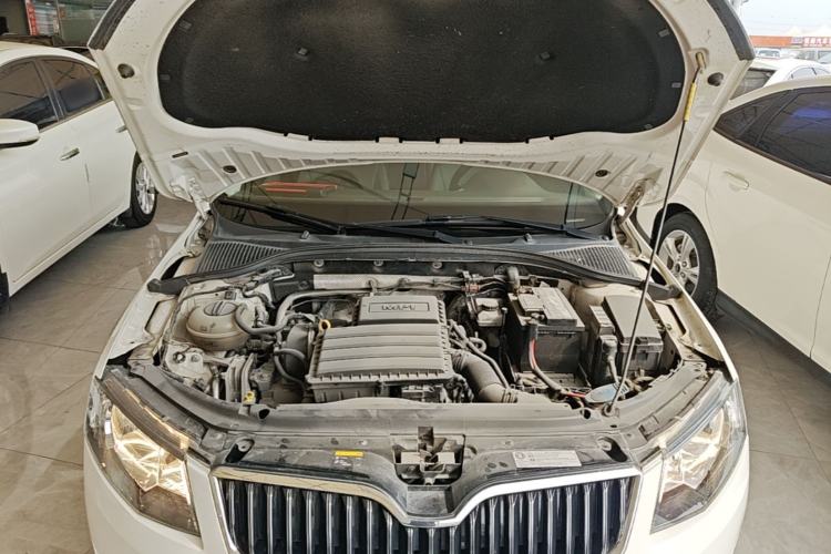 Used Skoda Octavia 2015 1.6L Automatic Yijun Edition Engine Bay