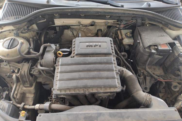 Used Skoda Octavia 2015 1.6L Automatic Yijun Edition Engine Bay