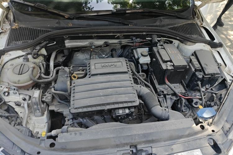 Used Skoda Octavia 2015 1.6L Automatic Yijun Edition Engine Bay
