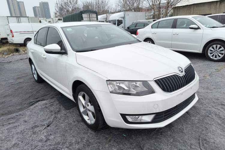 Used Skoda Octavia 2015 1.6L Manual Yijie Edition Exterior 1