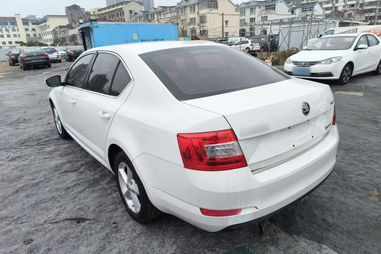 Used Skoda Octavia 2015 1.6L Manual Yijie Edition Exterior 2