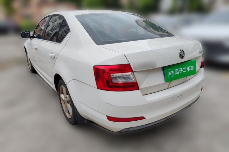 Used Skoda Octavia 2015 1.6L Automatic Yijie Edition Exterior 3