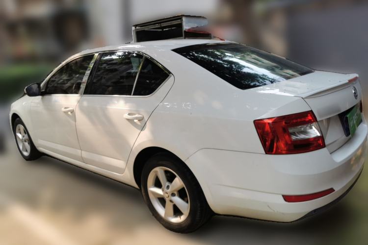 Used Skoda Octavia 2015 1.6L Automatic Yijie Edition Exterior 3