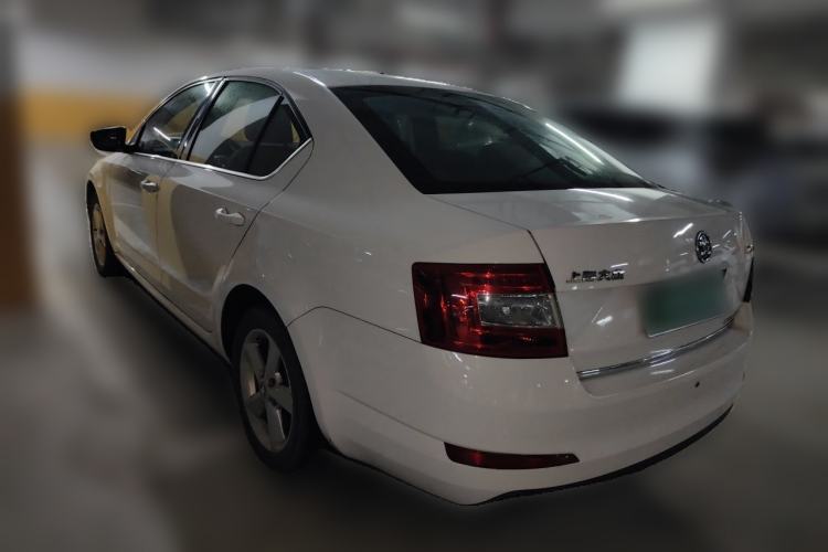 Used Skoda Octavia 2015 1.6L Automatic Yijun Edition Exterior 3