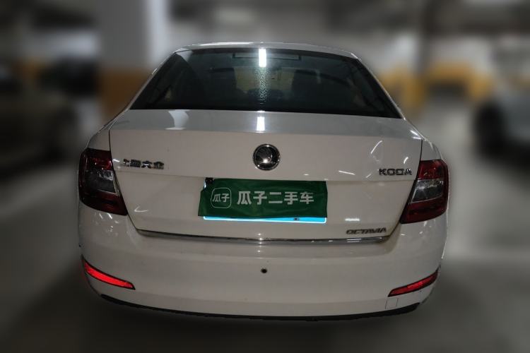 Used Skoda Octavia 2015 1.6L Automatic Yijun Edition Exterior 4