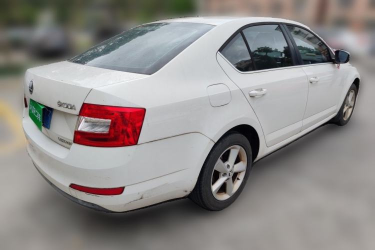 Used Skoda Octavia 2015 1.6L Automatic Yijie Edition Exterior 5