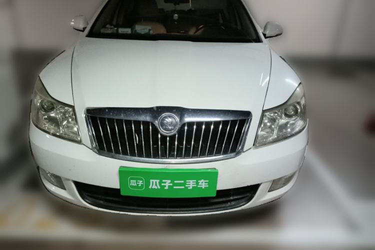 Used Skoda Octavia 2015 Classic Model 1.6L Automatic Elegance Edition Front