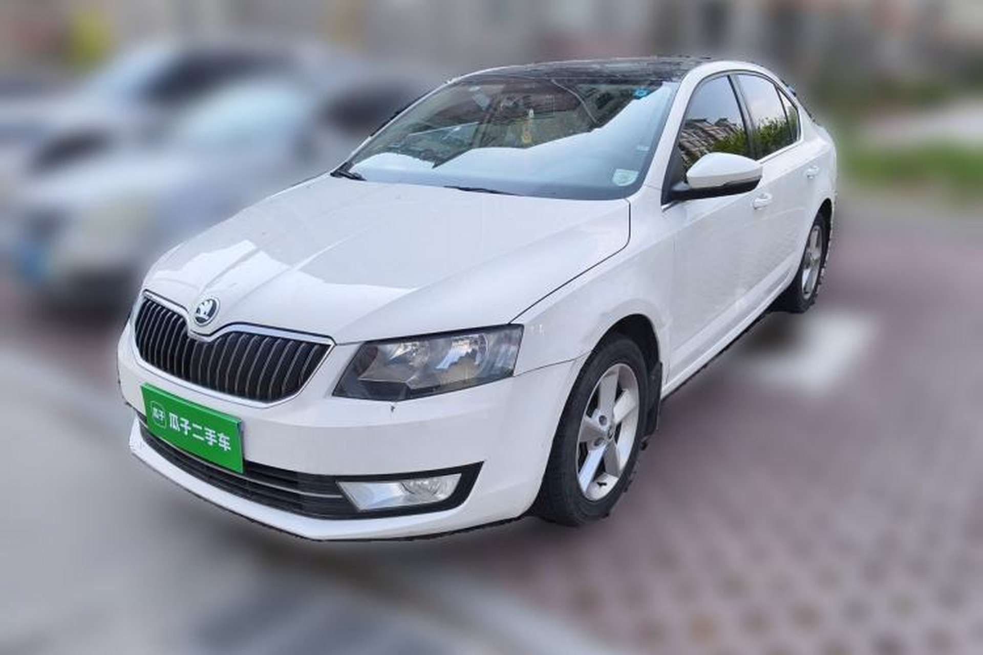Used Skoda Octavia 2015 1.6L Automatic Yijun Edition Front Left 45 Deg