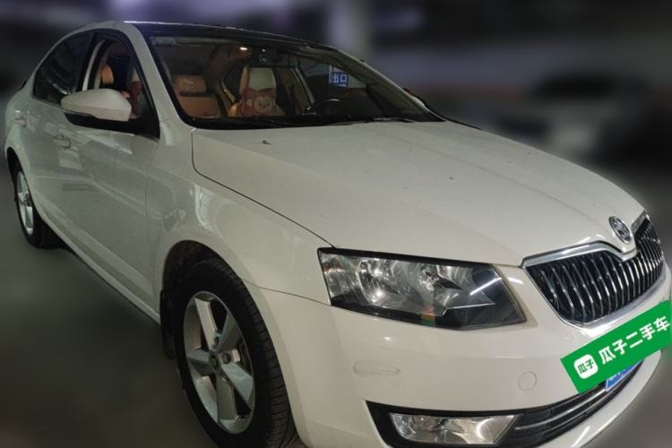 Used Skoda Octavia 2015 1.6L Automatic Yijun Edition Front Right 45 Deg
