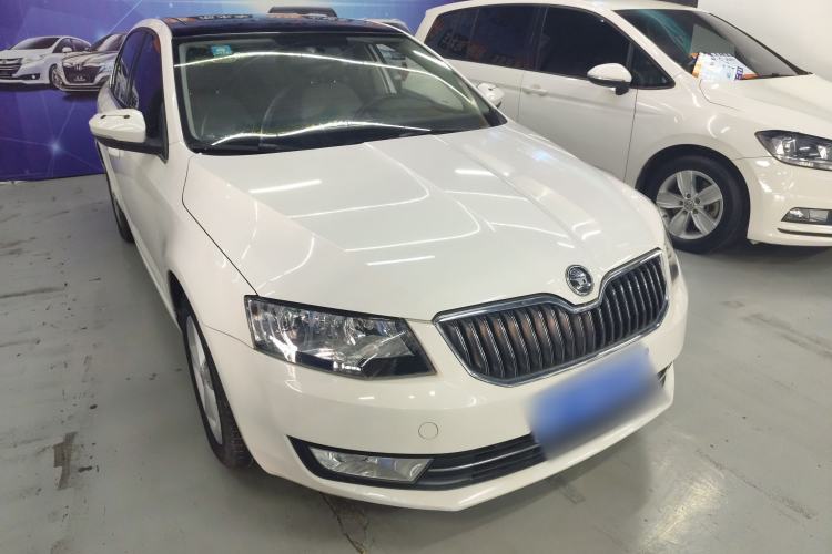 Used Skoda Octavia 2015 1.6L Automatic Yijun Edition Front Right 45 Deg