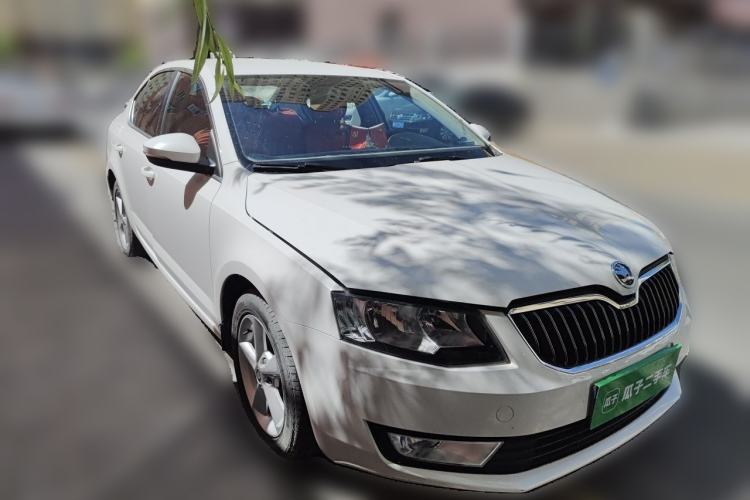 Used Skoda Octavia 2015 1.6L Manual Yijie Edition Front Right 45 Deg