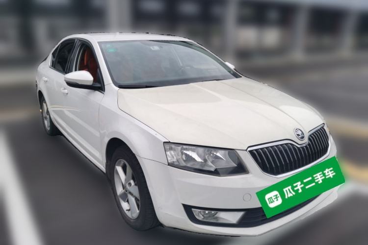Used Skoda Octavia 2015 1.6L Automatic Yijun Edition Front Right 45 Deg