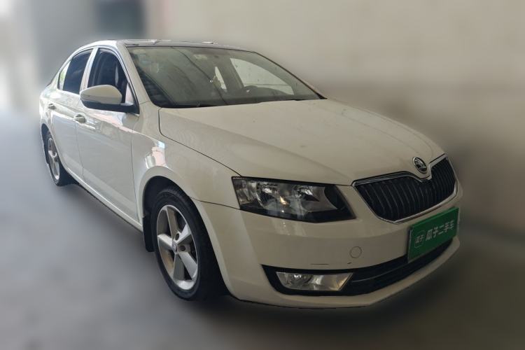 Used Skoda Octavia 2015 1.6L Automatic Yijun Edition Front Right 45 Deg