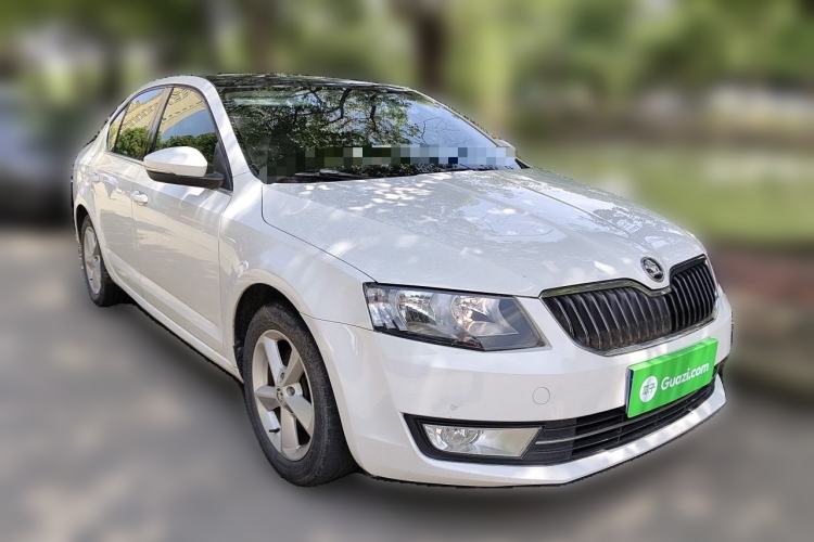 Used Skoda Octavia 2015 1.6L Manual Yijun Edition Front Right 45 Deg