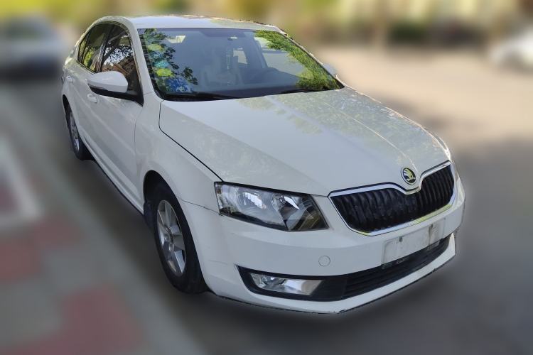 Used Skoda Octavia 2015 1.6L Manual Eado Edition Front Right 45 Deg