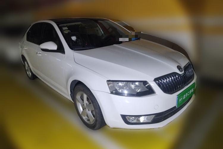 Used Skoda Octavia 2015 1.6L Manual Yijun Edition Front Right 45 Deg