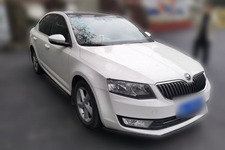 Used Skoda Octavia 2015 1.6L Manual Yijun Edition Front Right 45 Deg