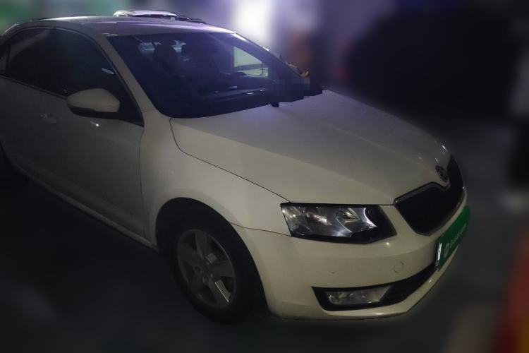 Used Skoda Octavia 2015 1.6L Automatic Eado Edition Front Right 45 Deg