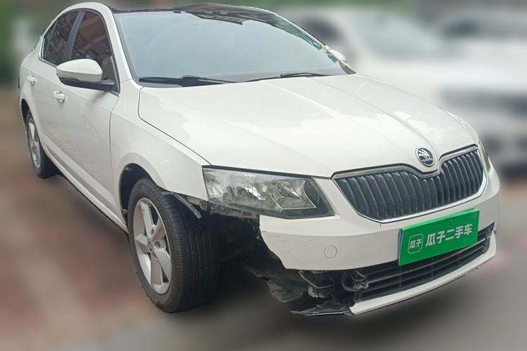 Used Skoda Octavia 2015 1.6L Automatic Yijie Edition Front Right 45 Deg