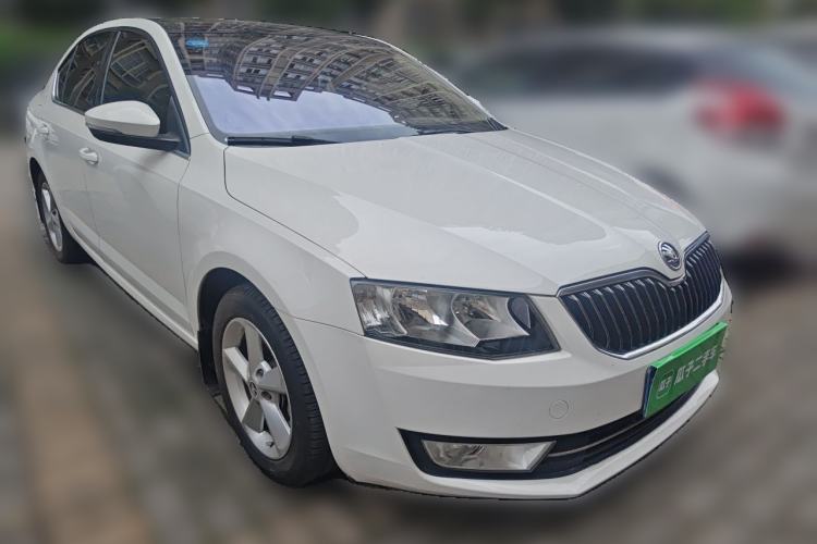 Used Skoda Octavia 2015 1.6L Manual Yijun Edition Front Right 45 Deg
