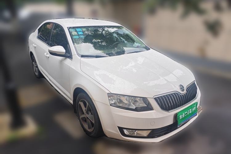 Used Skoda Octavia 2015 1.6L Automatic Yijie Edition Front Right 45 Deg