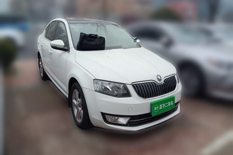 Used Skoda Octavia 2015 1.6L Automatic Yijun Edition Front Right 45 Deg