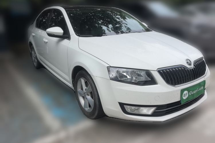 Used Skoda Octavia 2015 1.6L Automatic Yijun Edition Front Right 45 Deg