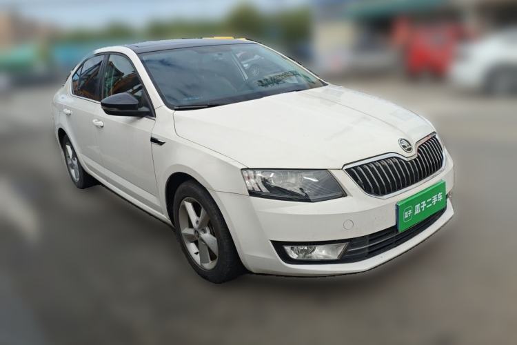 Used Skoda Octavia 2015 1.6L Manual Yijun Edition Front Right 45 Deg