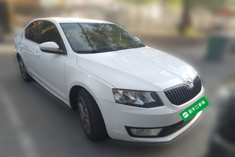 Used Skoda Octavia 2015 1.6L Manual Yijie Edition Front Right 45 Deg