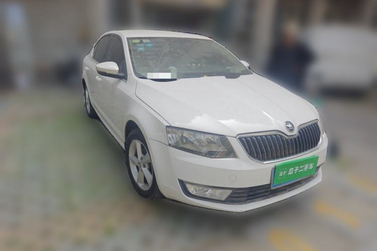 Used Skoda Octavia 2015 1.6L Automatic Yijie Edition Front Right 45 Deg