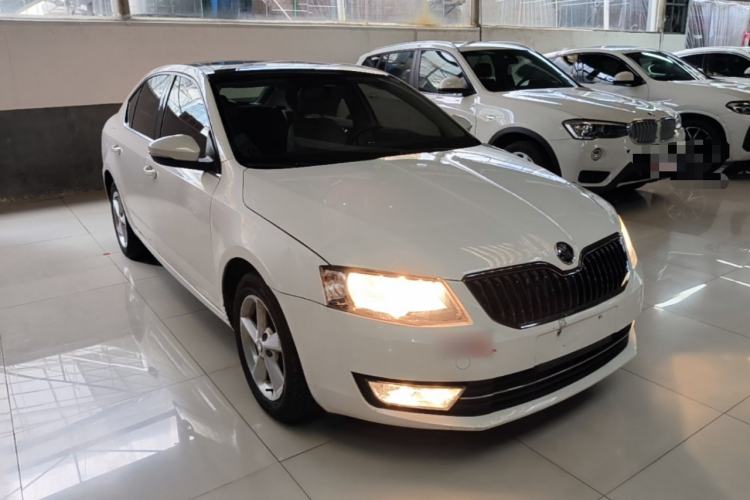 Used Skoda Octavia 2015 1.6L Automatic Yijun Edition Front Right 45 Deg