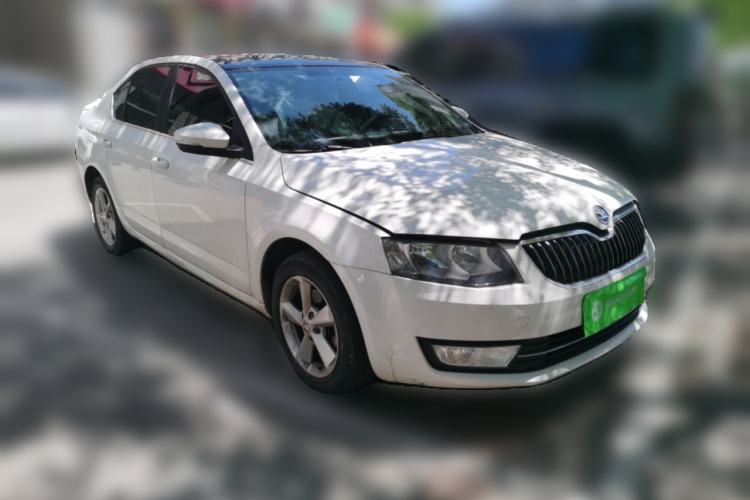 Used Skoda Octavia 2015 1.4TSI DSG Yijun Edition Front Right 45 Deg