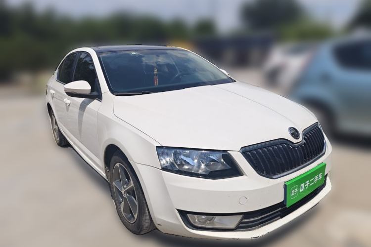 Used Skoda Octavia 2015 1.6L Manual Yijun Edition Front Right 45 Deg